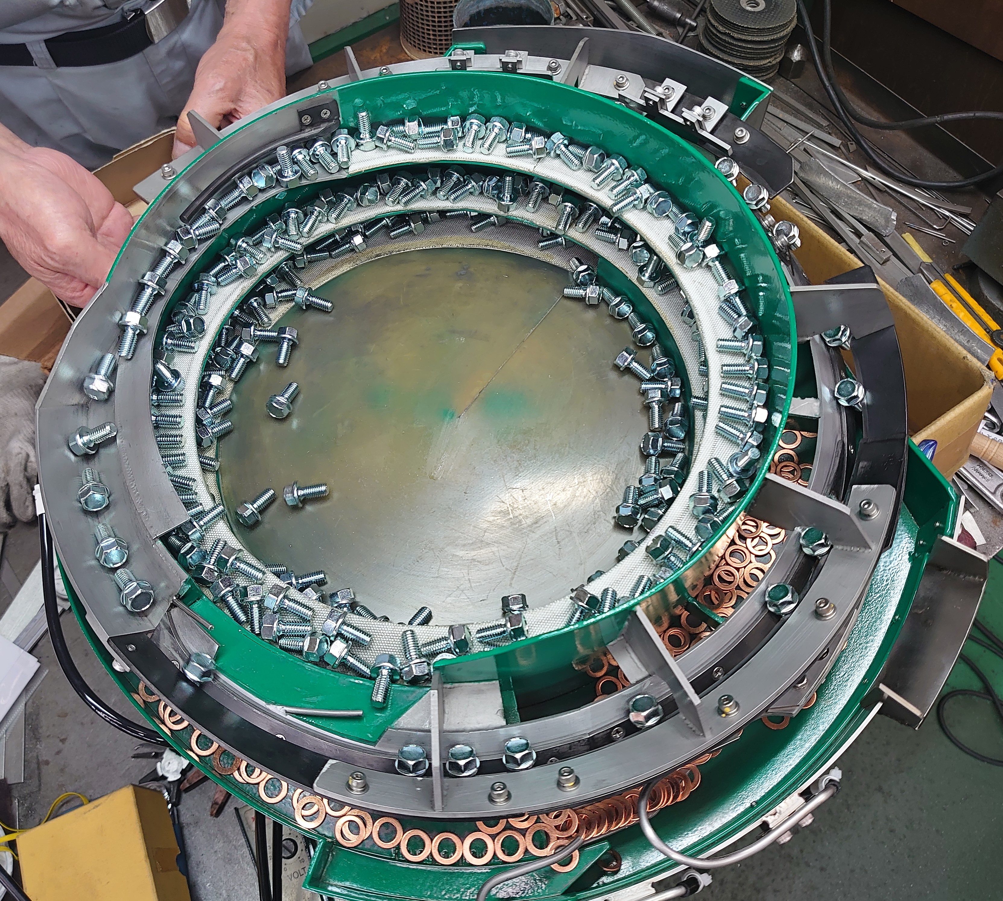 ボルト・ワッシャー組込フィーダー