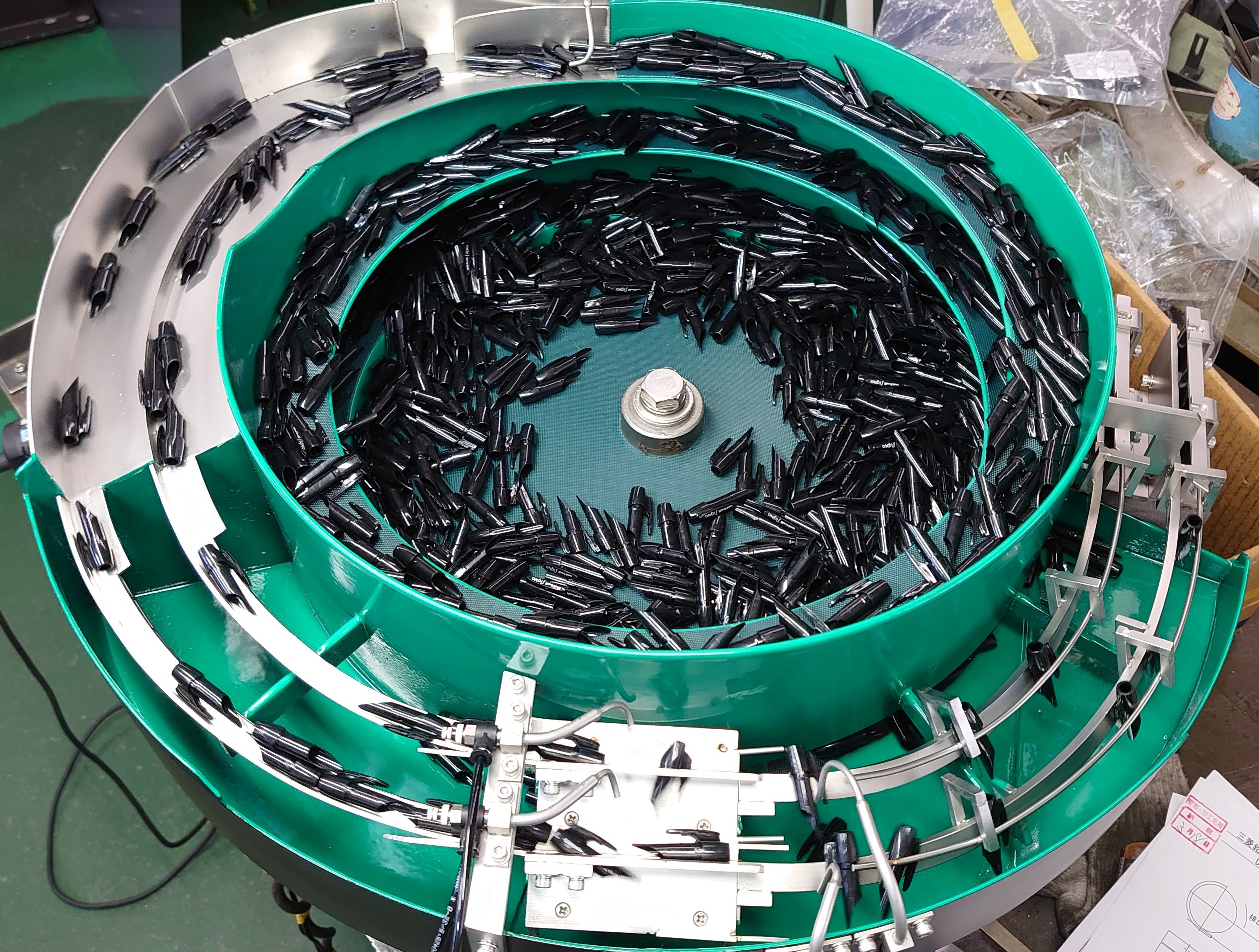 クリップフィーダー